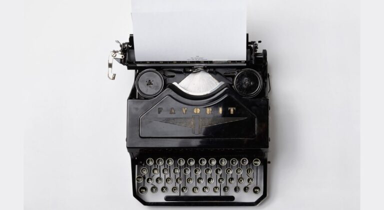 Huge Toronto Vintage Show has vintage clothing and antique decor all under one roof – Sept. 24 & 25