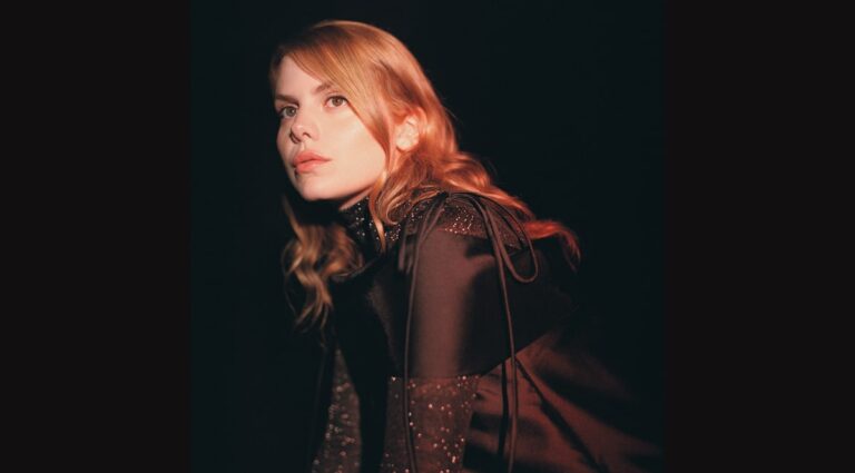 Cœur de Pirate announces new studio album, tour