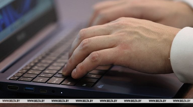 «ИИ начинает спорить и становится субъектным». Чем опасны чужеродные нейросети, разъяснил эксперт