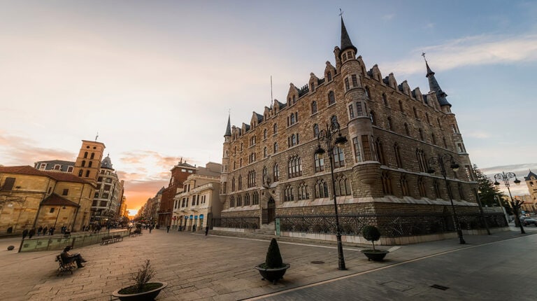 The Tourist Office of Spain Inspires Canadians with New Travel Podcast