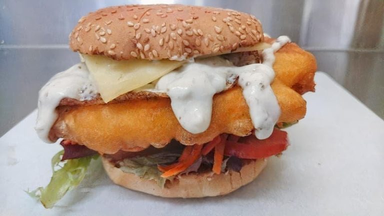 Carinya Takeaway — fish and chip shop in Mount Pleasant, Queensland