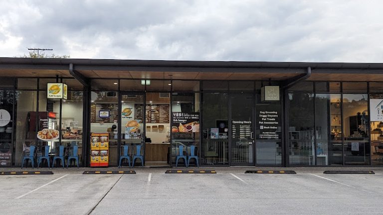 Fish Burger — fish and chip shop in Augustine Heights, Queensland