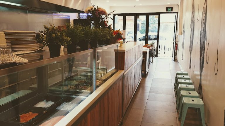 Ocean Breeze Fish n Chips — fish and chip shop in Newport, Victoria