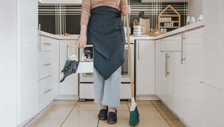 Simple Ways to Stay on Top of Dust, Grease, and Clutter 