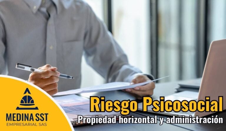 Personal operativo evaluando el riesgo psicosocial en propiedad horizontal y seguridad ocupacional en conjuntos residenciales.