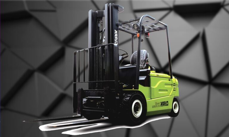 Empilhadeira Clark disponível para locação e manutenção