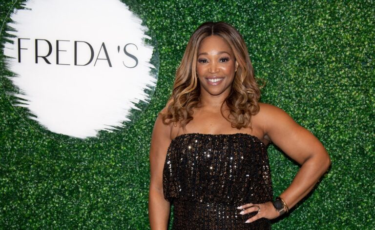 Freda’s celebrates Grand Opening with fashion show hosted by Tracy Moore of Cityline