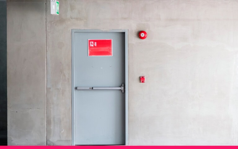 Ejemplificación sobre las puertas de seguridad vs. no certificadas