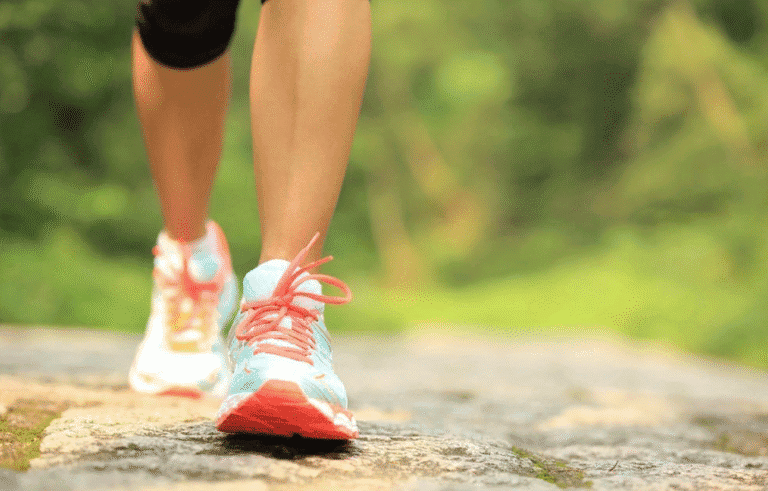 Вийдіть на прогулянку вже сьогодні: що дають 30 хвилин ходьби щодня