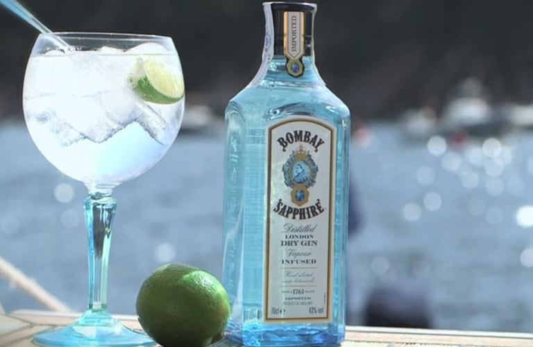 Bombay Sapphire and Artsy call for Visual artists in Canada