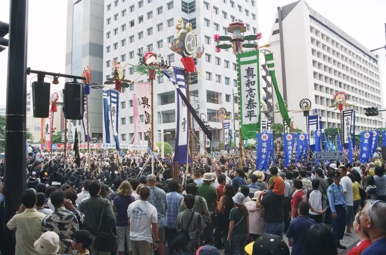 那霸的大拔河祭 Naha Tug-of-War