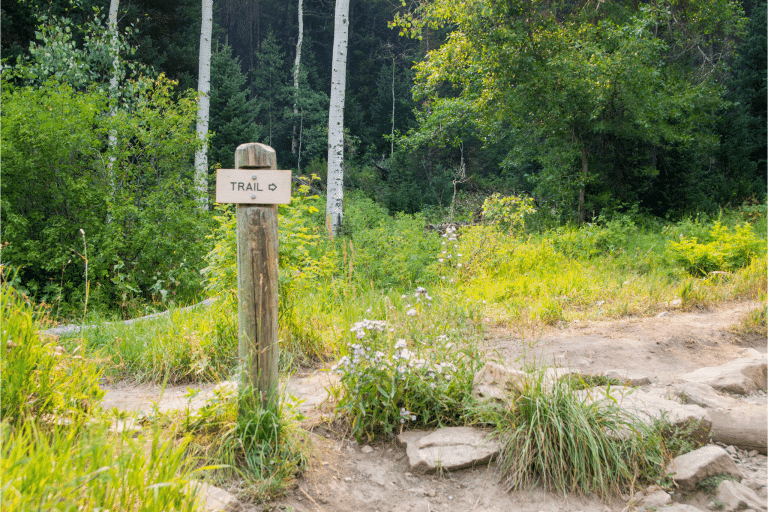 Signage of the trail path in Donut fall trail utah