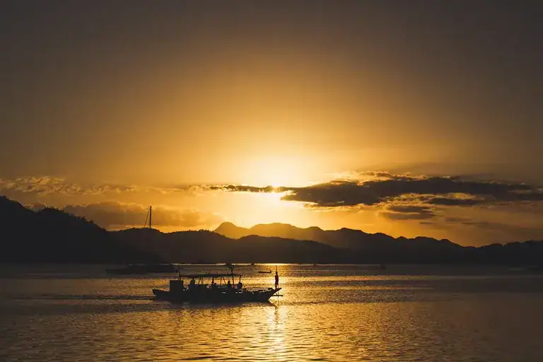 diego-gennaro-Boat shape at sunset on the beach, Coron, Pallawan, Philippines-unsplash