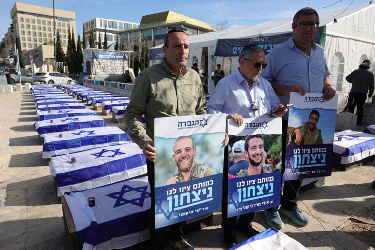Israel's Netanyahu delays Gaza cease-fire vote, accusing Hamas of trying to back out of deal AA1xj0Fx