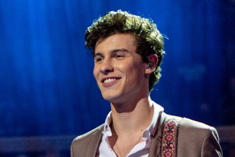 Toronto superstar Shawn Mendes wins American Music Award along with partner Camila Cabello