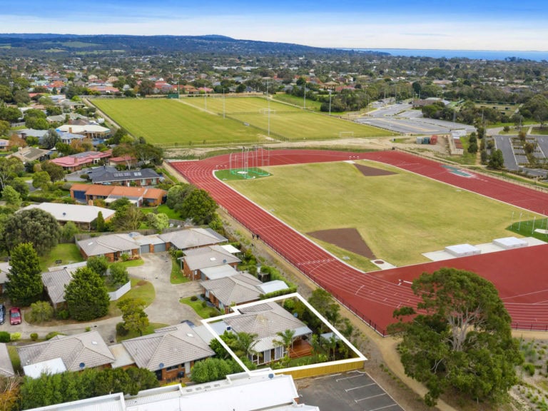 8 4StCatherines dron c846 1ba0 e4f8 c5f0 f8f8 f2ca a50f 848b 20200520014526 768x576