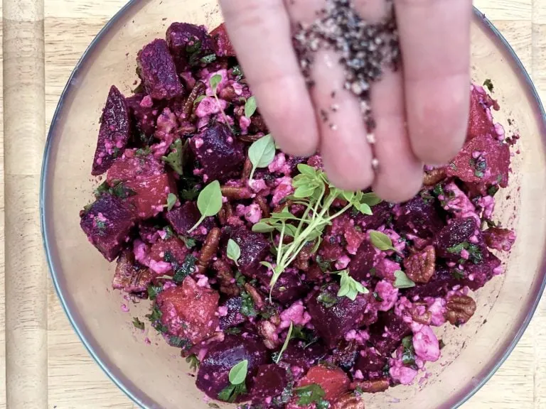 Salade de betteraves à l'ail noir