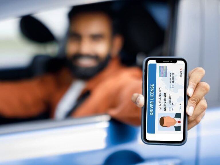 man_holding_phone_showing_ digital driving license_card.width-800