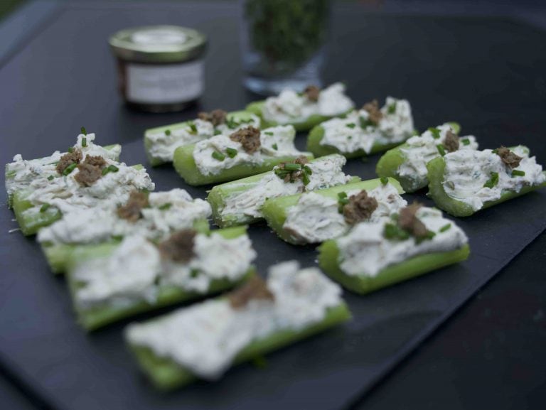 Céleri farci au fromage à la crème et rillette de champignons_La terre du 9_Bouchées_Recette