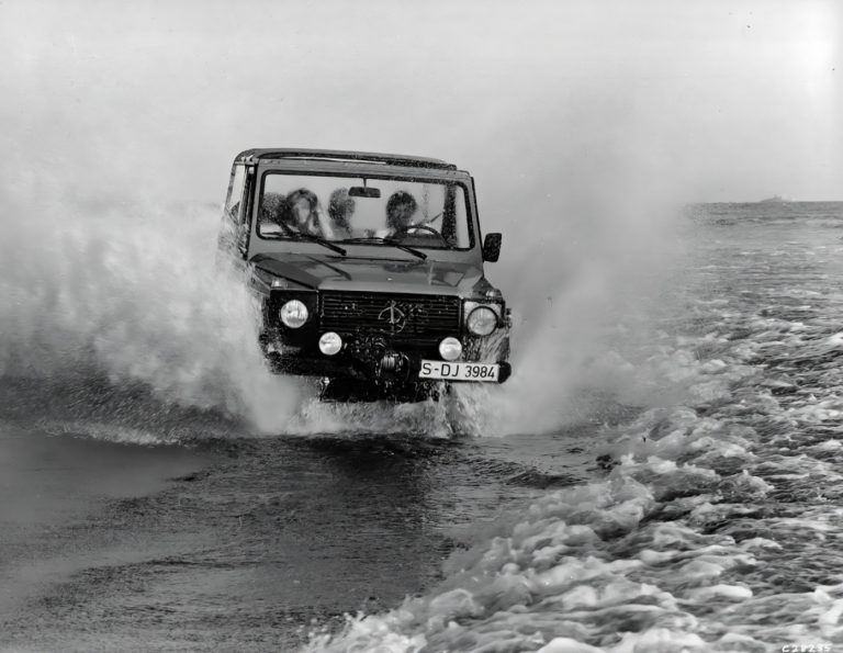 W460 G Wagon In Ocean