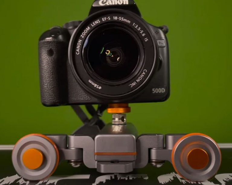 Cámara montada en Autodolly de Neewer