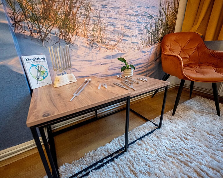 Therapieraum für Stimmgabel-Behandlungen | Foto Könitz