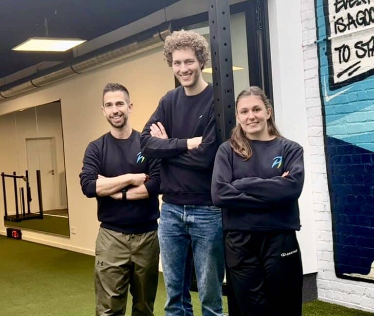 Team van sportkinesitherapeuten van ProAktiv. in Haacht in moderne praktijkruimte