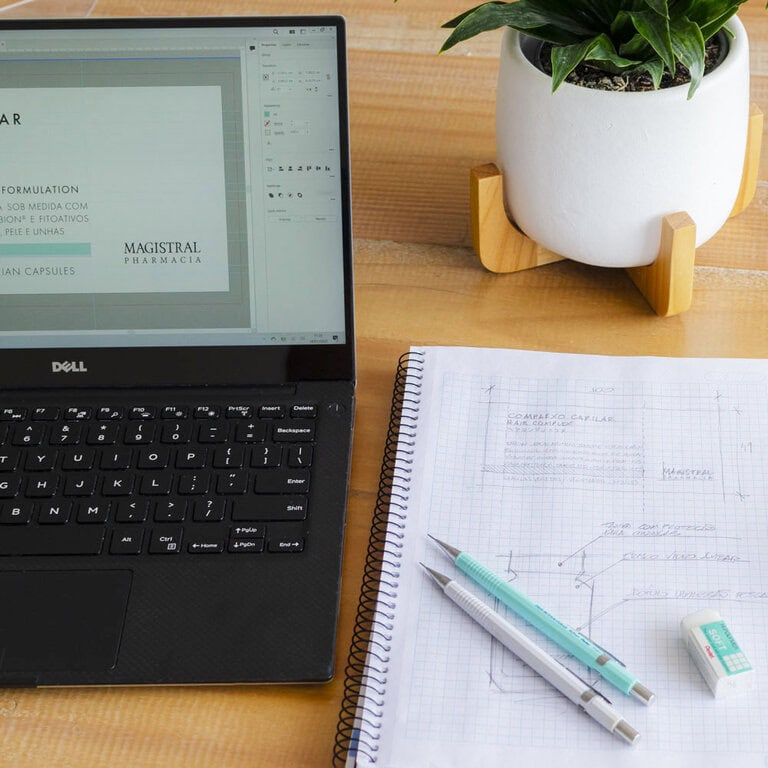 notebook caderno escrevendo ideia