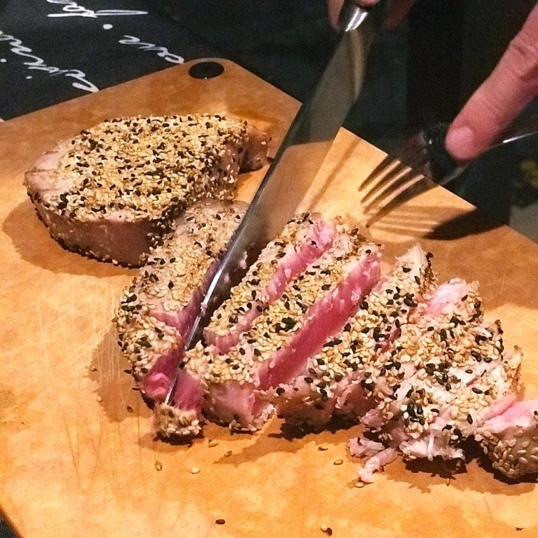 Thon saisie avec croute asiatique et purée d'ail noir_La terre du 9_Recette