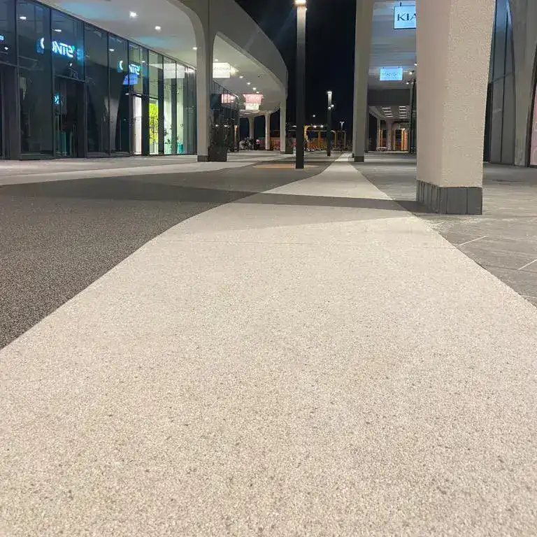 TO.DREAM Urban District, Torino Nord — ghiaia naturale legata con resina poliuretanica, Prima Pavimenti. Prima Drain Stone Bianco Carrara e grigio Bardiglio