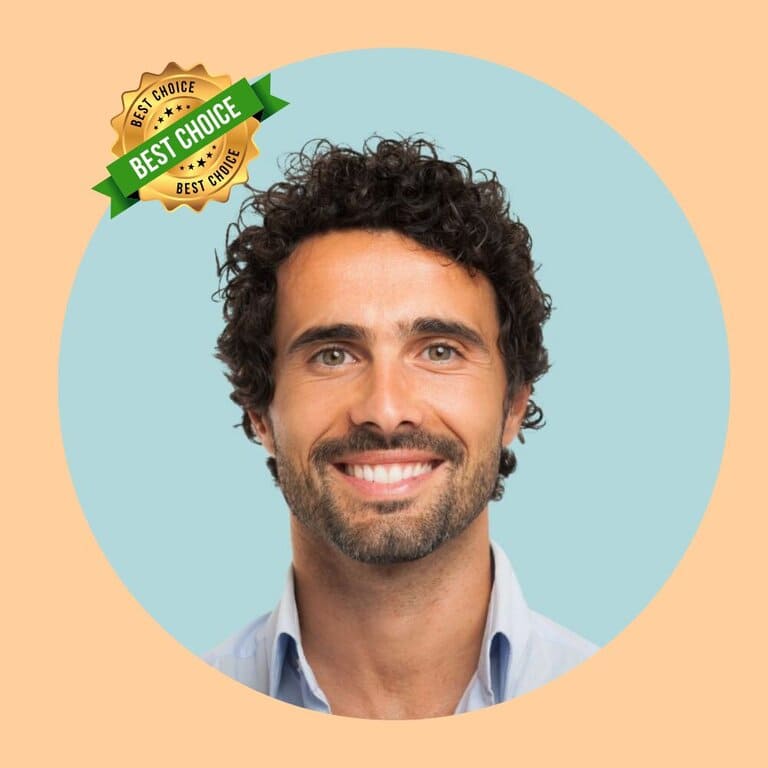 Hombre sonriente con sello de Best Choice