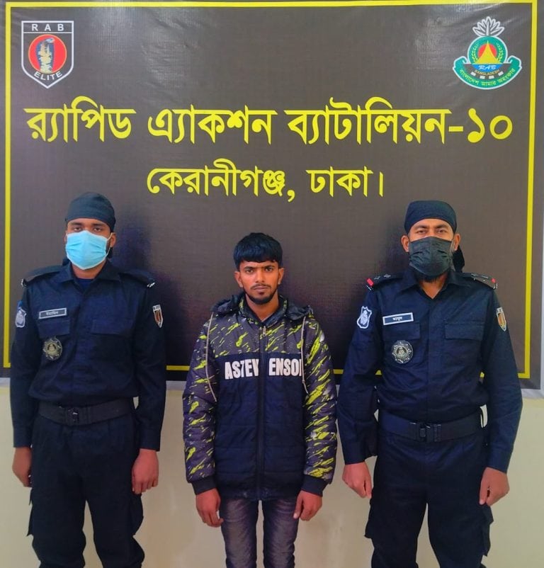 রাজধানীর যাত্রাবাড়ী এলাকা হতে ১০ কেজি গাঁজাসহ ০১ মাদক ব্যবসায়ীকে গ্রেফতার করেছে র‌্যাব-১০