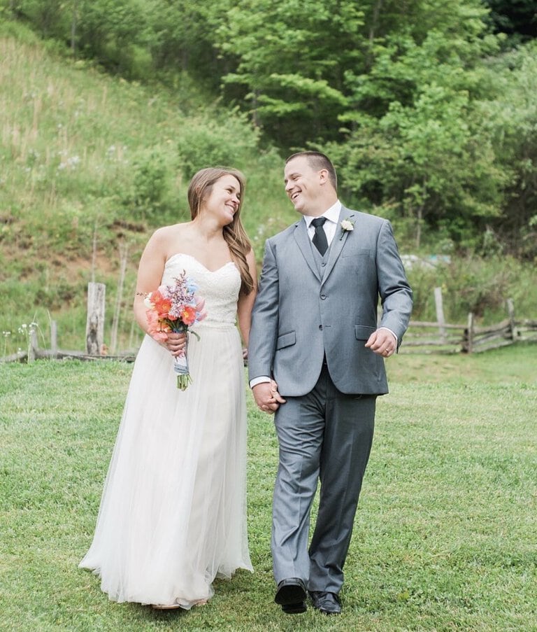 Read more about the article Top 3 Pros and Cons of Summer Weddings | Navigate Planning Summer Weddings!