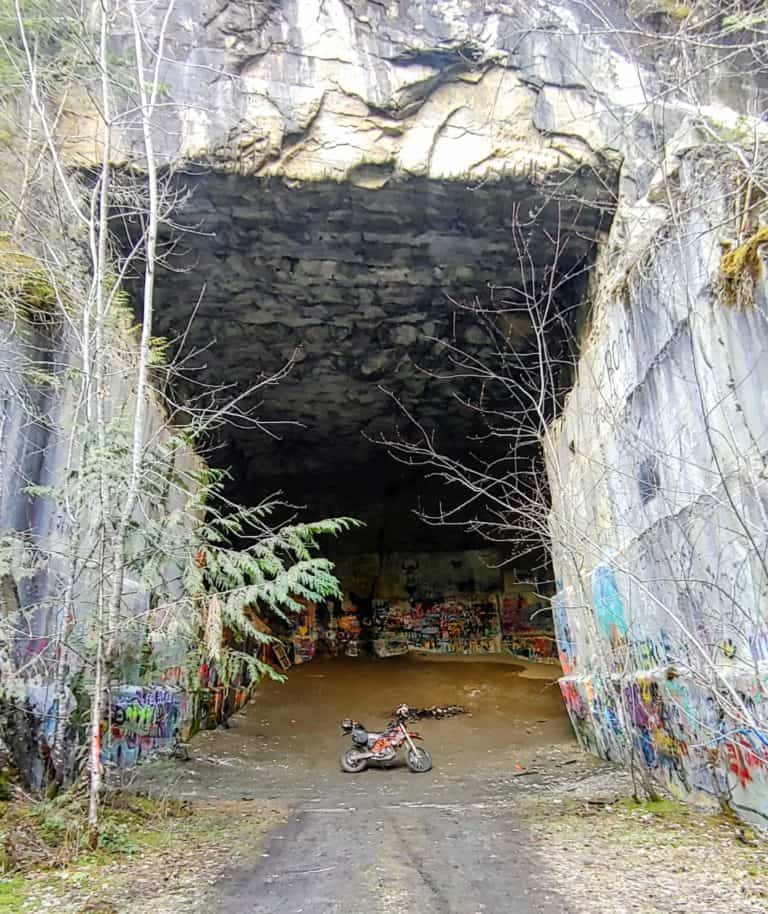 picture of motorcycle at the entrance of Marblehead Quarry