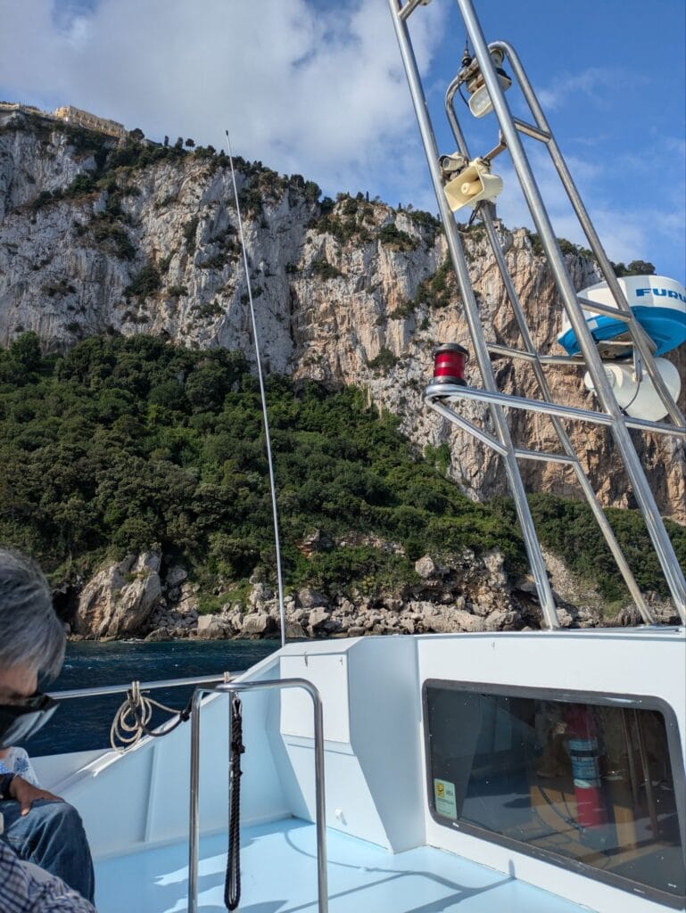 イタリア1人旅/女一人旅/南イタリア/ナポリ/カプリ島/青の洞窟へ/HISツアー/