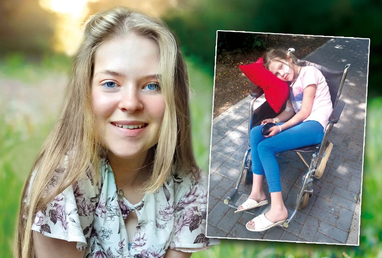 Wizerunek młodej dziewczyny i wklejone zdjęcie na wózku inwalidzkim - Jezus uzdrowił nasze dziecko