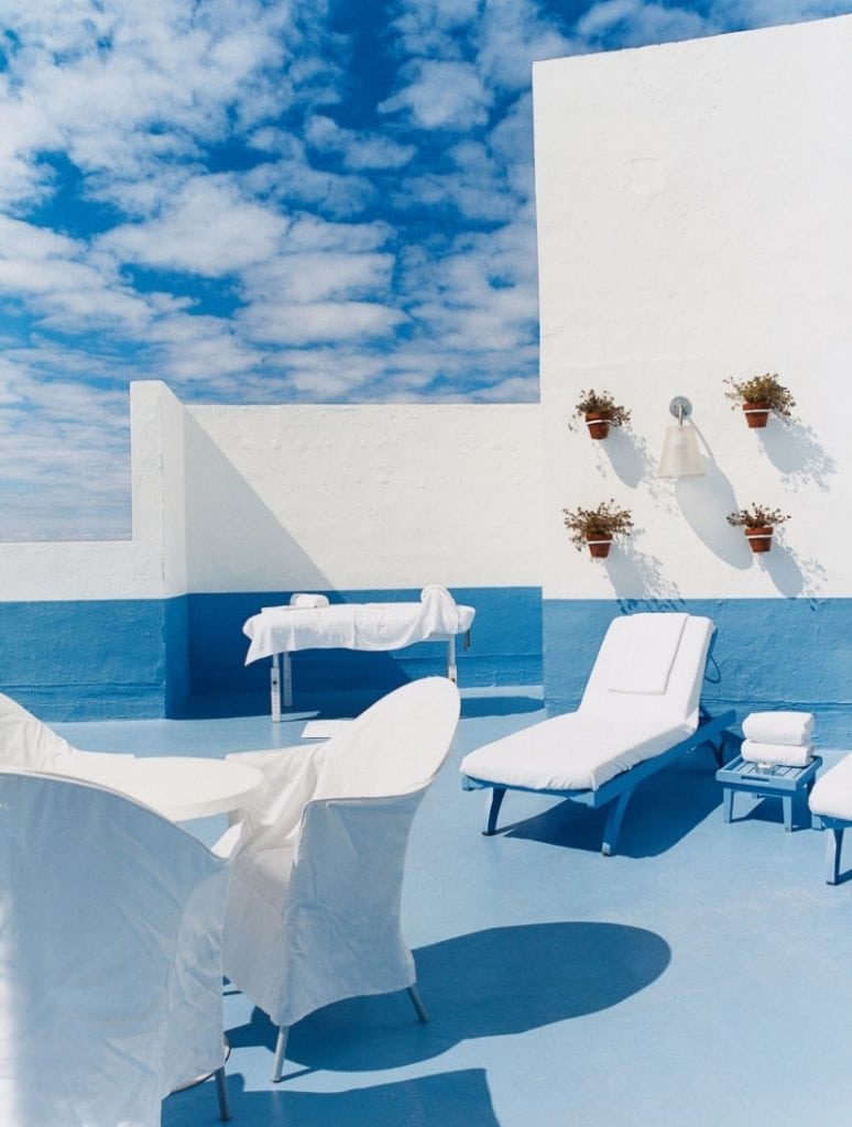 Luxury-Hotels-That-Have-Raised-The-Bar-With-Striking-Interior-Designs_2-774x1024 Luxury-Hotels-That-Have-Raised-The-Bar-With-Striking-Interior-Designs_2-774x1024 Luxury Hotels That Have Raised The Bar With Striking Interior Designs_2 luxury hotels Luxury Hotels That Have Raised The Bar With Striking Interior Designs Luxury Hotels That Have Raised The Bar With Striking Interior Designs 2 774x1024