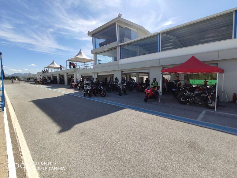 Padock circuito Mike G. Guadix