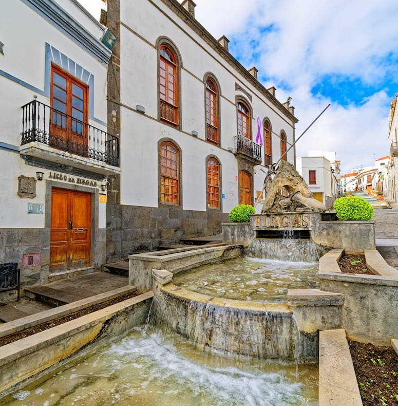 30 Meter langer Wasserfallbrunnen in Firgas