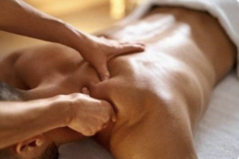 Massage sportif par Félicita Rose Massothérapeute à domicile à Monaco et ses environs Roquebrune Cap Martin, Cap d'Ail et Menton. Préparation est récupération musculaire par Félicita Rose Massothérapeute.