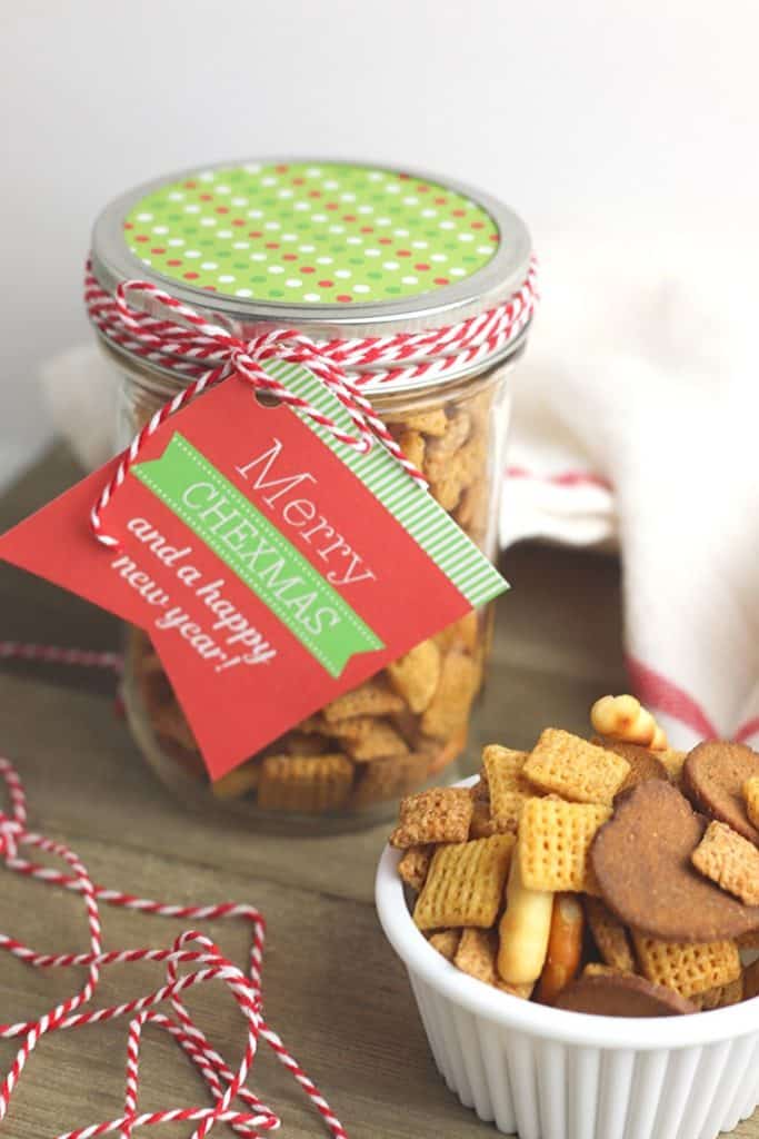 Need a quick food gift idea this holiday season? Grab a mason jar and make this easy Chex Mix Gift In A Jar for those on your gift list. #masonjargifts #giftinajar #giftidea