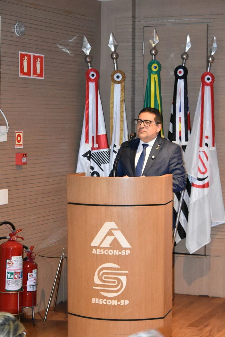 Joaquim Bezerra, presidente do CFC, durante palestra no III Congresso Fenacon. Foto: divulgação/Fenacon