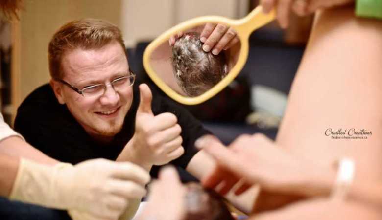 Pourquoi utiliser un miroir pendant l'accouchement ?