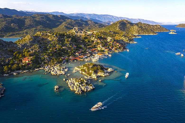 Kale Üçağız légi felvételen – a szépséges tengeri öböl tradicionális török házakkal