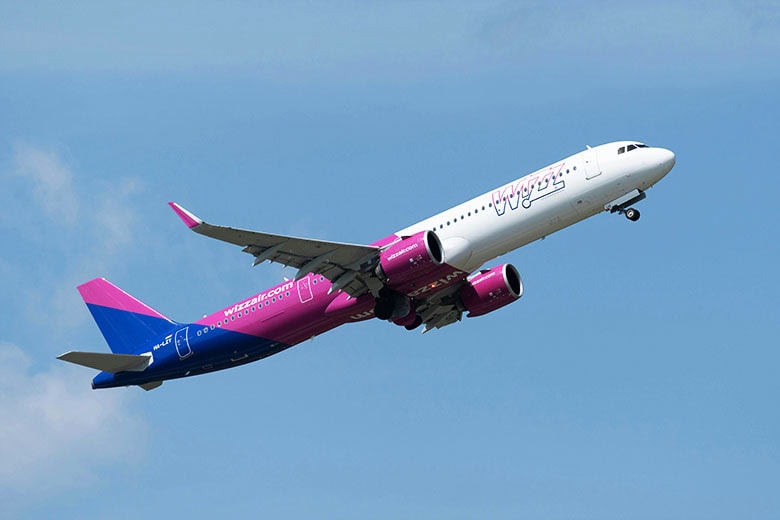 Wizz Air repülőgép felszállás közben