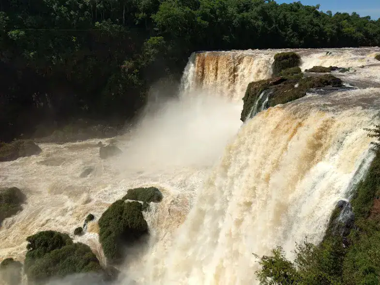 Saltos del Monday en la ciudad de Presidente Franco, Paraguay