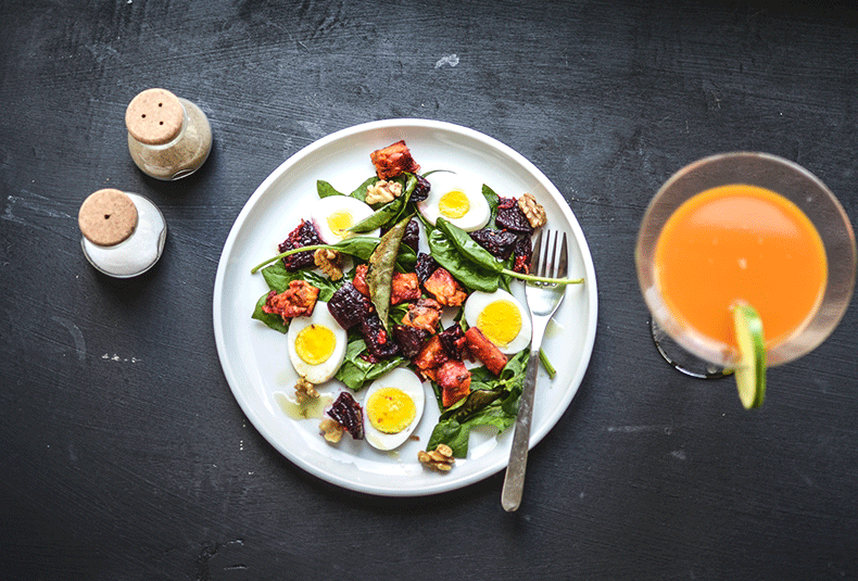 Grilled beets and carrot salad with eggs