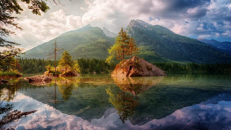 山と湖