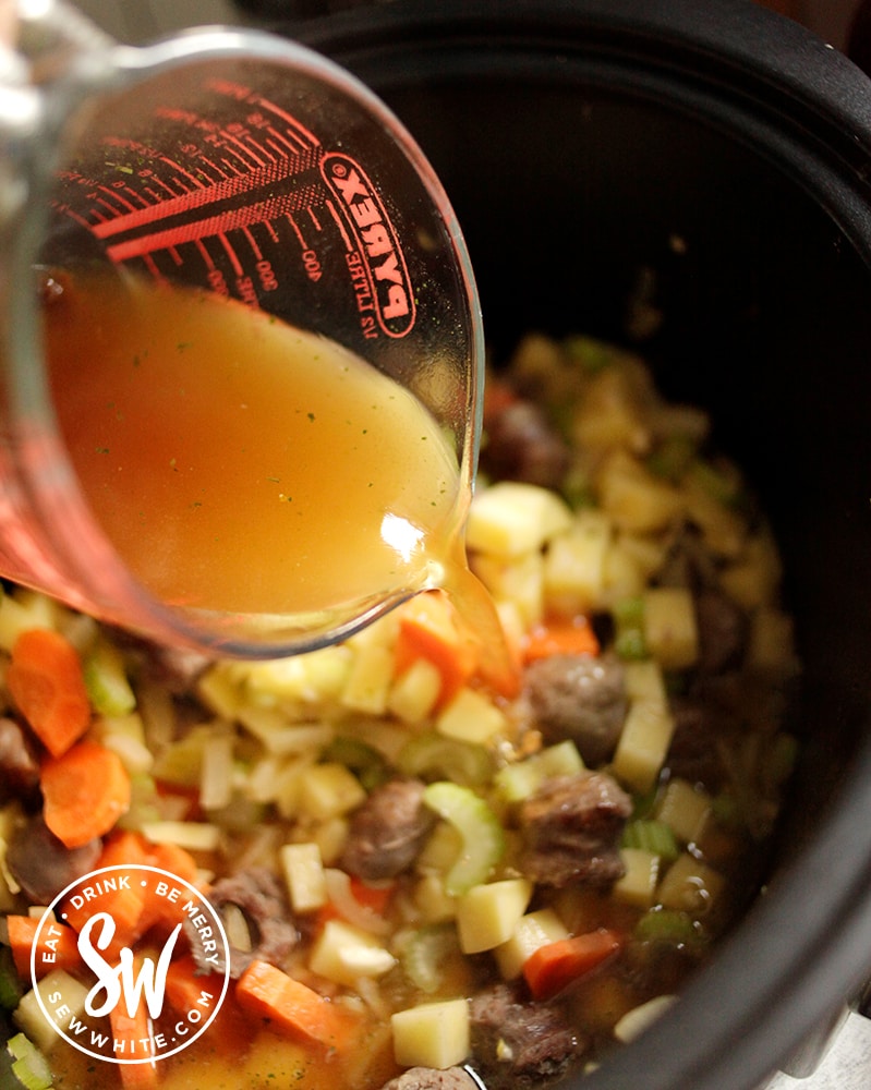 Adding stock from a glass jar to the slow cooker