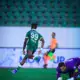 alt= l'attaquant du Raja ouvrant le score face au Hassania d'Agadir.